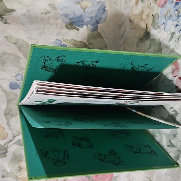 PADDINGTON BEAR IN THE GARDEN by Michael Bond - Hardcover - 2002 - 40 Pages - Picture 3 of 4